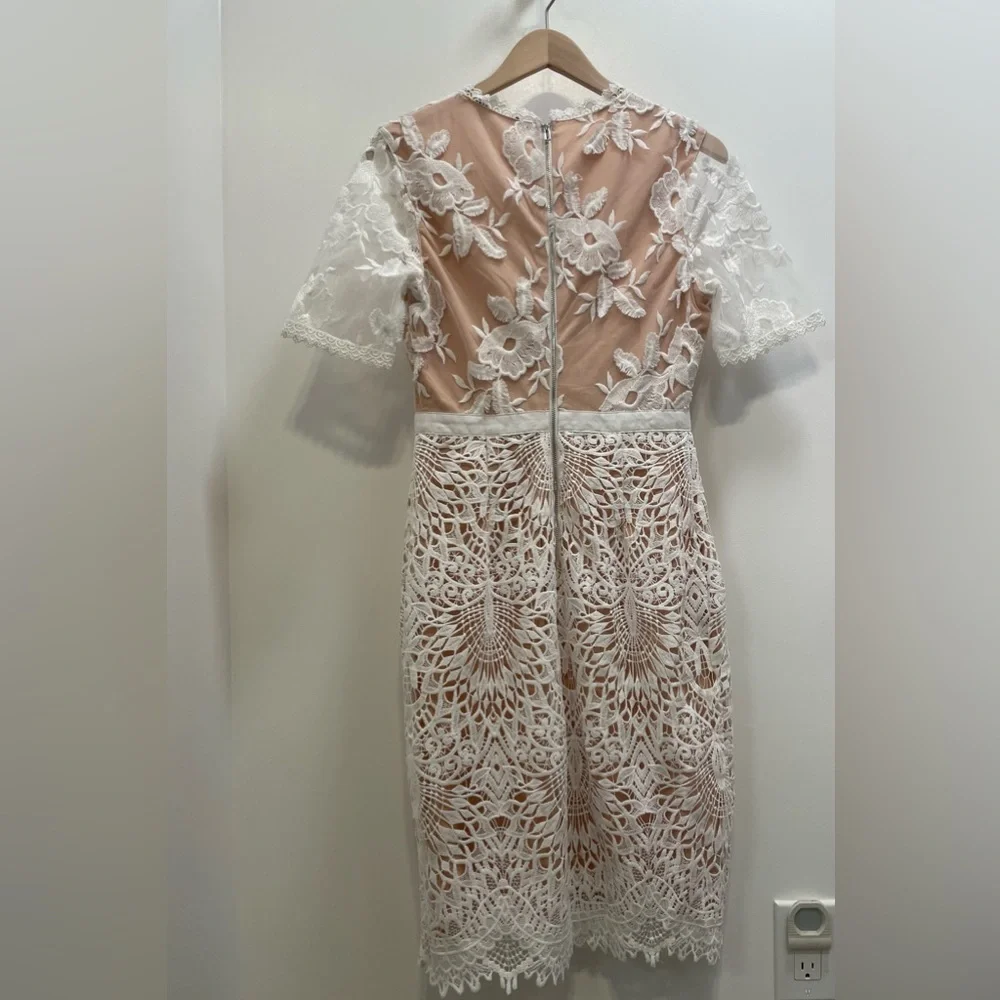 Lulu’s lace mini dress with nude underlayment - Picture 2 of 8